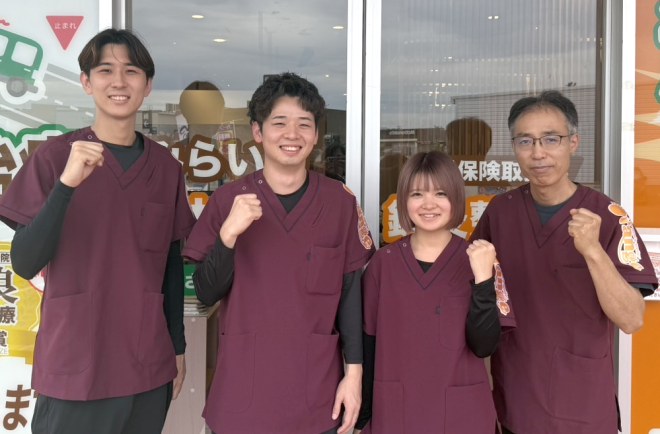 みらい平オレンジ鍼灸整骨院の外観とスタッフ