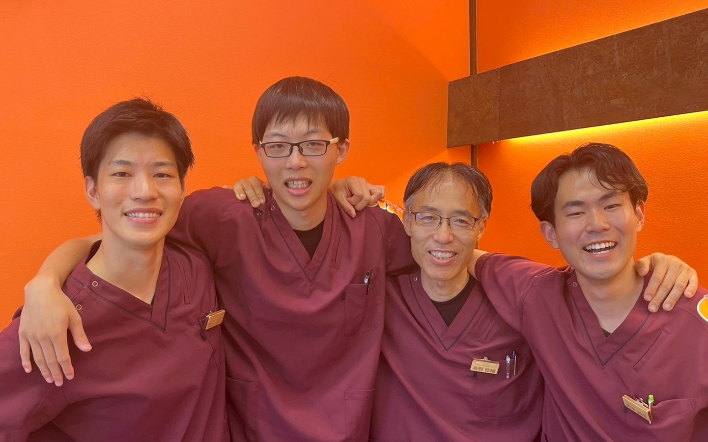 オレンジ整骨院のスタッフ集合写真