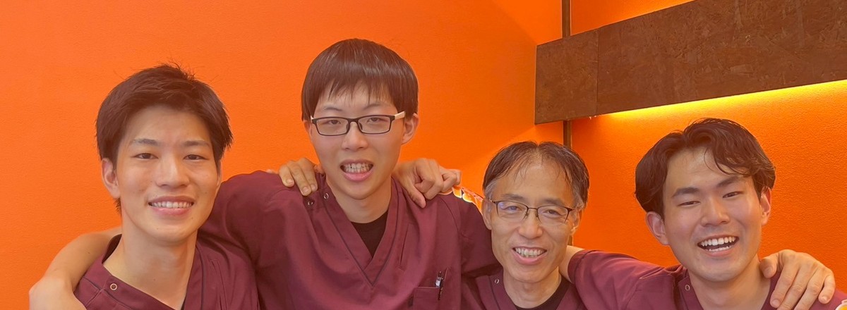 オレンジ整骨院グループのスタッフ集合写真
